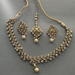 Indian jewelry Set with tikka